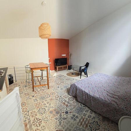 Appartement En Duplex Viviers 外观 照片