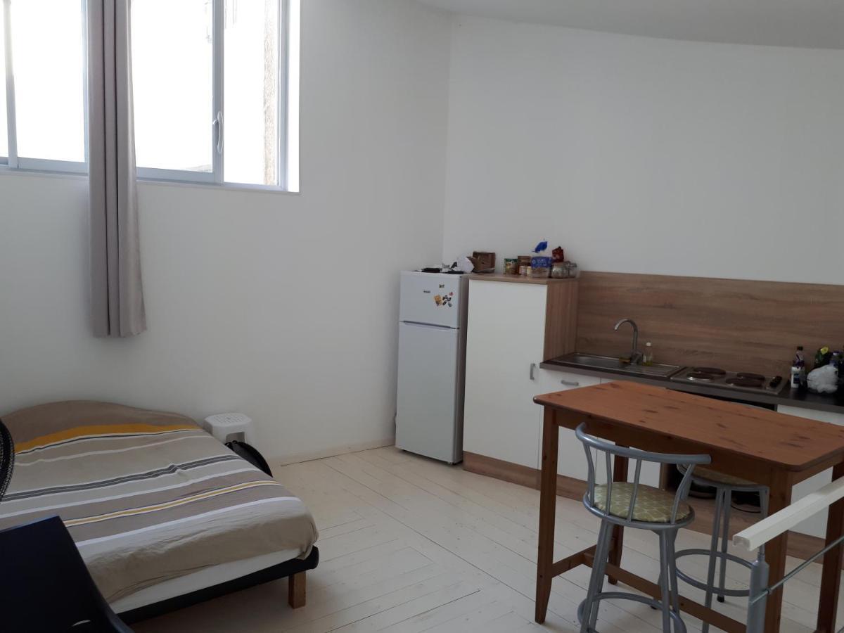 Appartement En Duplex Viviers 外观 照片