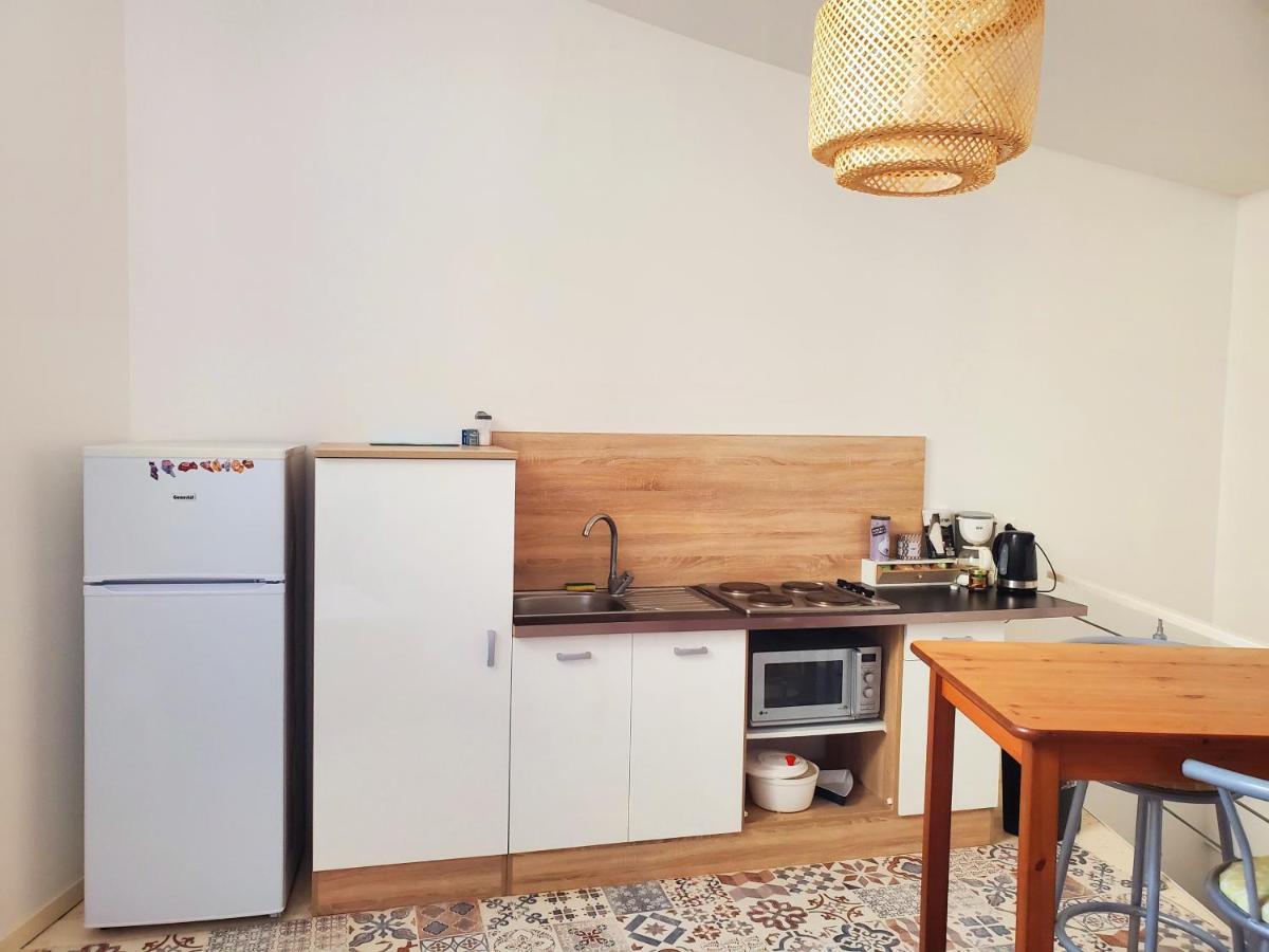 Appartement En Duplex Viviers 外观 照片